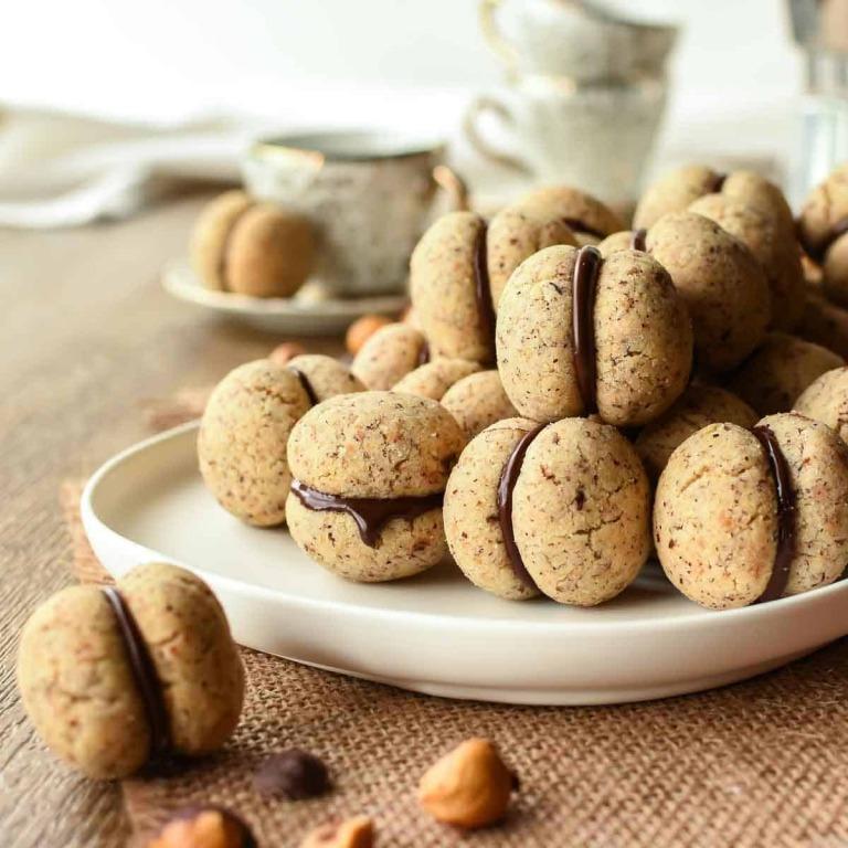Baci di dama - Hazelnut-cookies recipe - The Good Gourmet